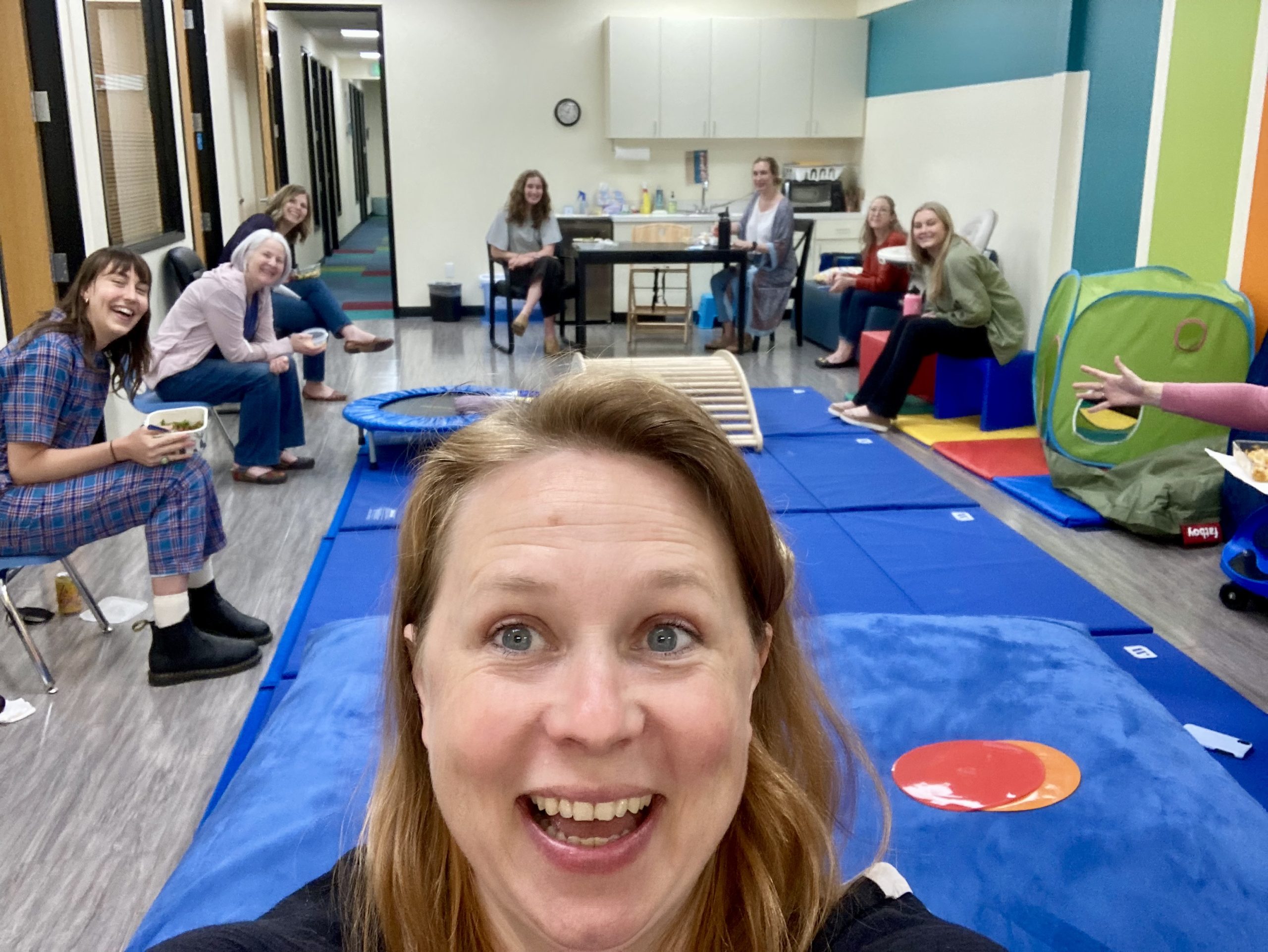 Jenny selfie with clinic staff in The Hello Clinic gym.